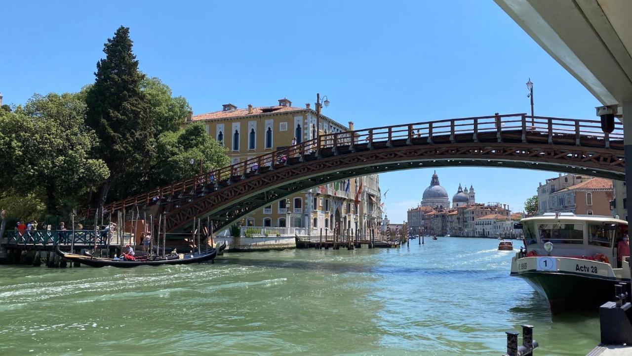 Ca' Romantica - Big Appartment At Accademia Venedig Eksteriør billede